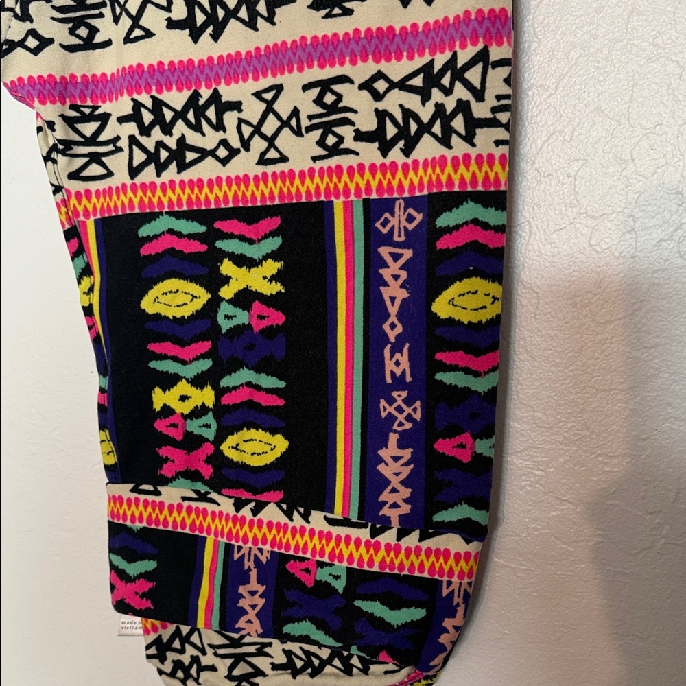 LulaRoe Tall & Curvy Patterned Leggings EUC- listed as 1X - Picture 2 of 6